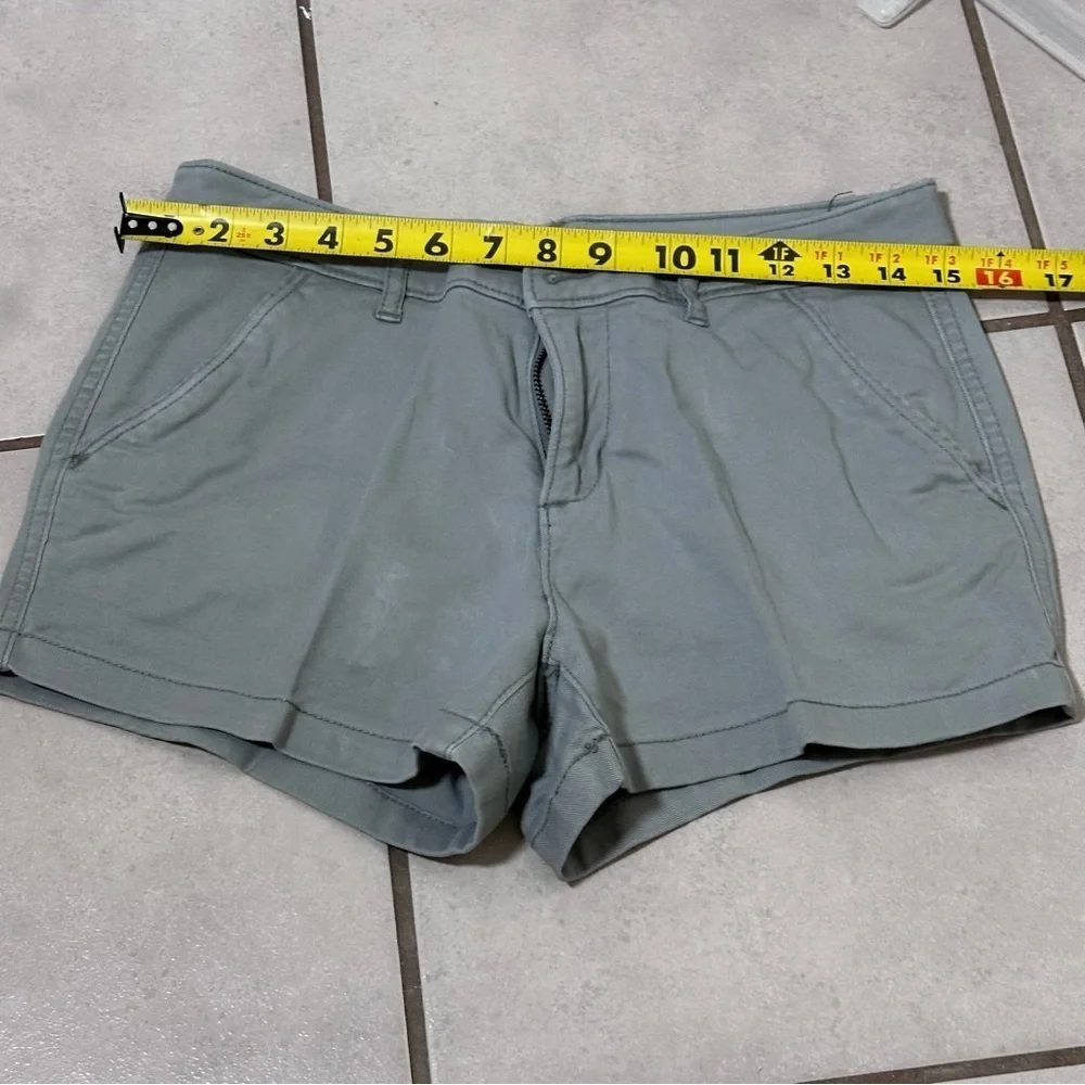 Abercrombie & Fitch Women Casual‎ Gray Shorts size 2